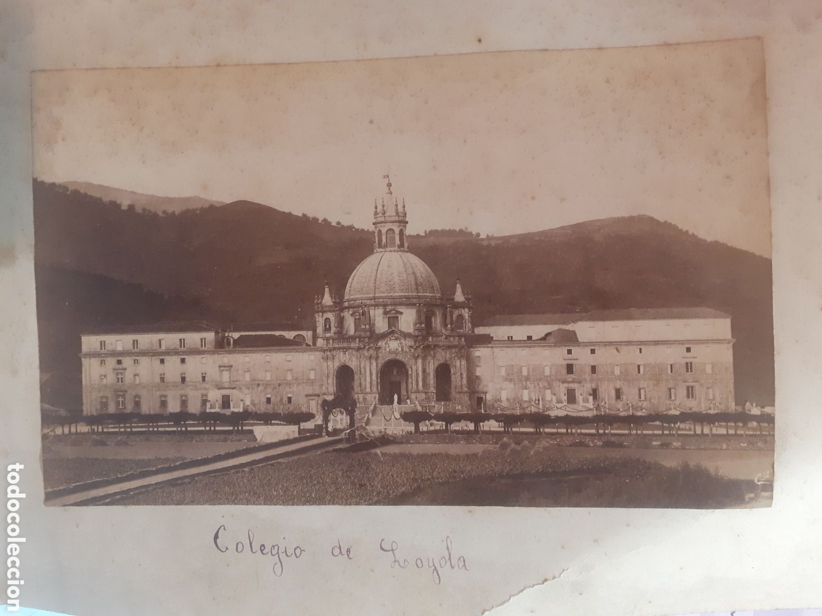 Fotografia antica: PRECIOSA ALBUMINA COLEGIO DE LOYOLA. 23 X 15. SOBRE CART&Oacute;N. FINALES S. XIX