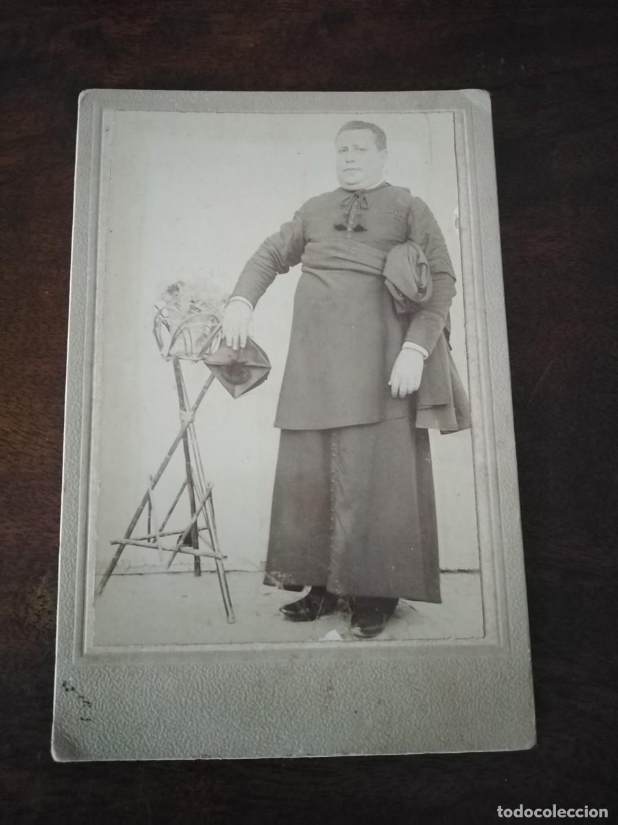 Fotograf&iacute;a antigua: Fotograf&iacute;a de sacerdote. A&ntilde;o 1905. Manuscrita en su reverso.