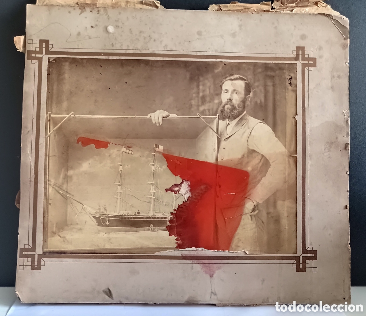 Fotografia antica: ANTIGUA FOTO ORIGINAL DE INGENIERO/MARINO DE LA ARMADA , con Maqueta de Barco
