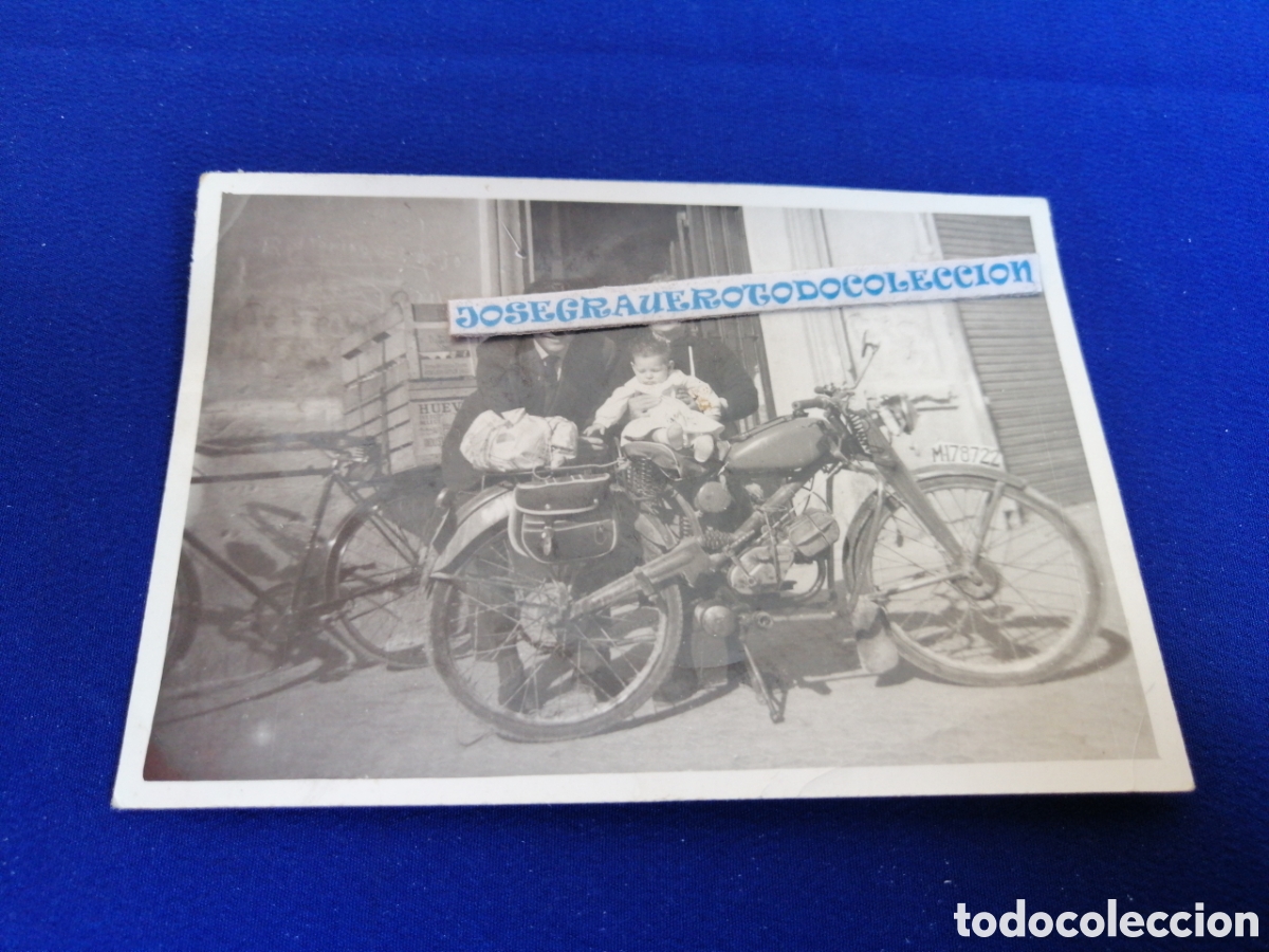 Alte Fotografie: MOTO ANTIGUA CON MODELOS FOTOGRAF&Iacute;A ANTIGUA