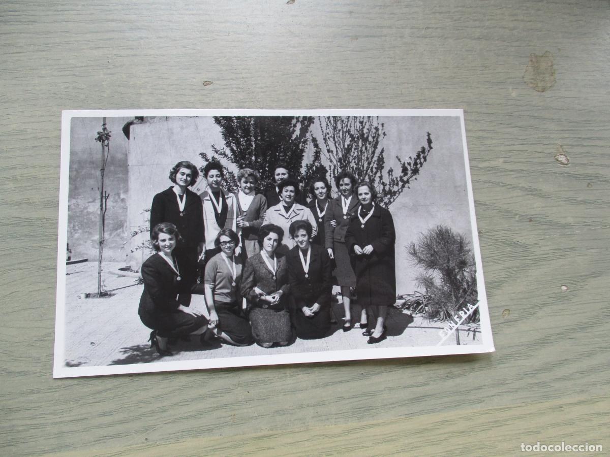 Fotograf&iacute;a antigua: ANTIGUA FOTO DE: GRUPO DE SE&Ntilde;ORAS-FOTO: C. FONFRIA- 1962-VALENCIA.