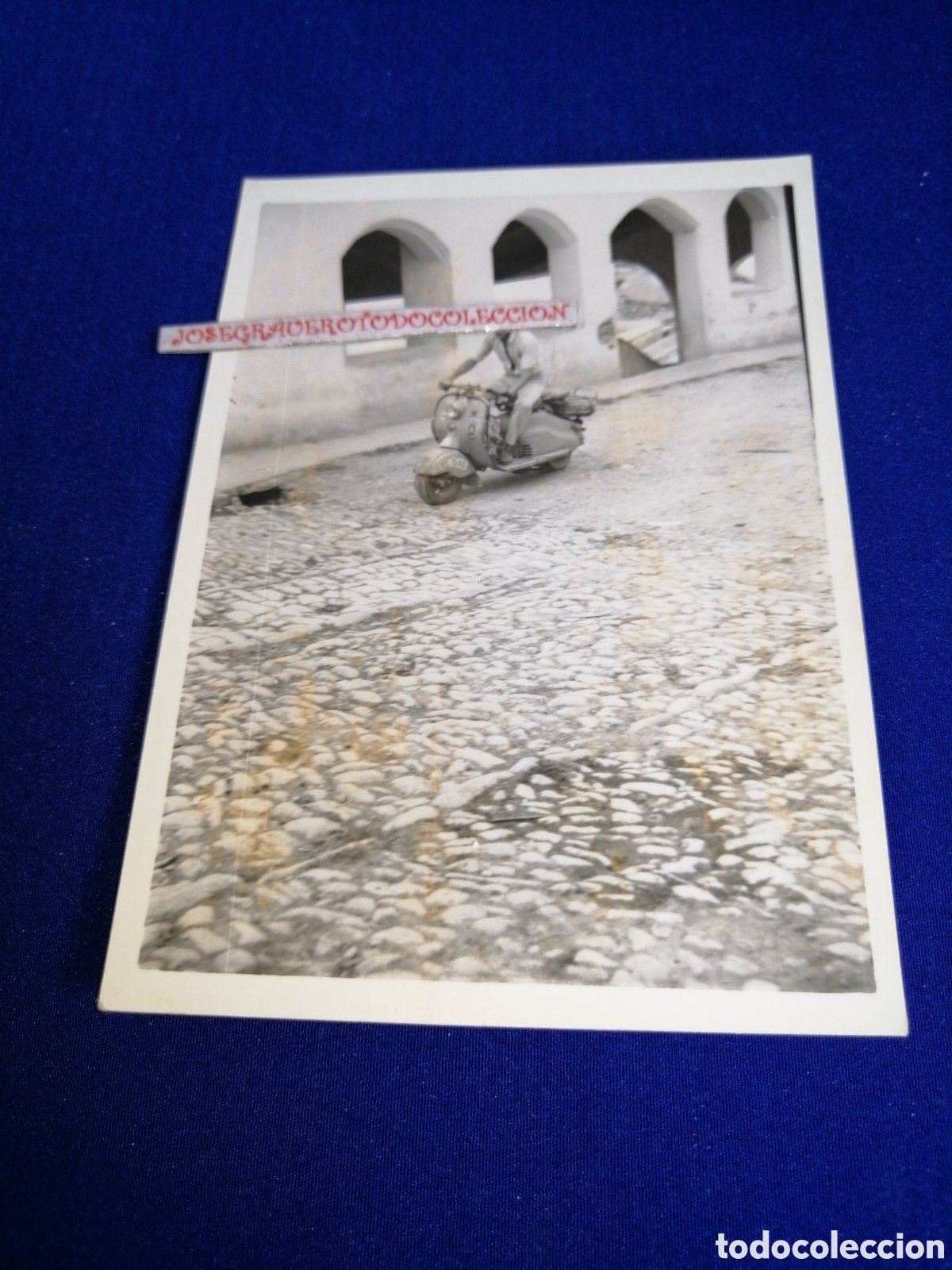 Fotograf&iacute;a antigua: MOTO VESPA CON MODELO FOTOGRAF&Iacute;A ANTIGUA