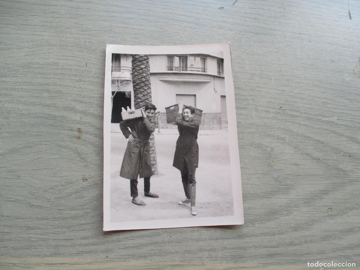 Fotograf&iacute;a antigua: ANTIGUA FOTO DE: J&Oacute;VENES REPARTIDORES- SIN M&Aacute;S DATOS