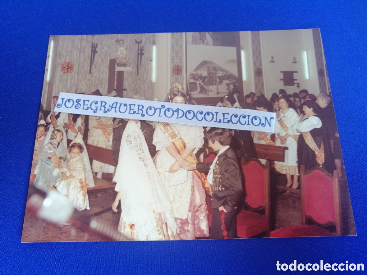 Fotografia antica: FALLA LA SALETA (ALDAYA) 1983 FALLERA MAYORES Y PRESIDENTES - IGLESIA FOTOGRAF&Iacute;A ANTIGUA