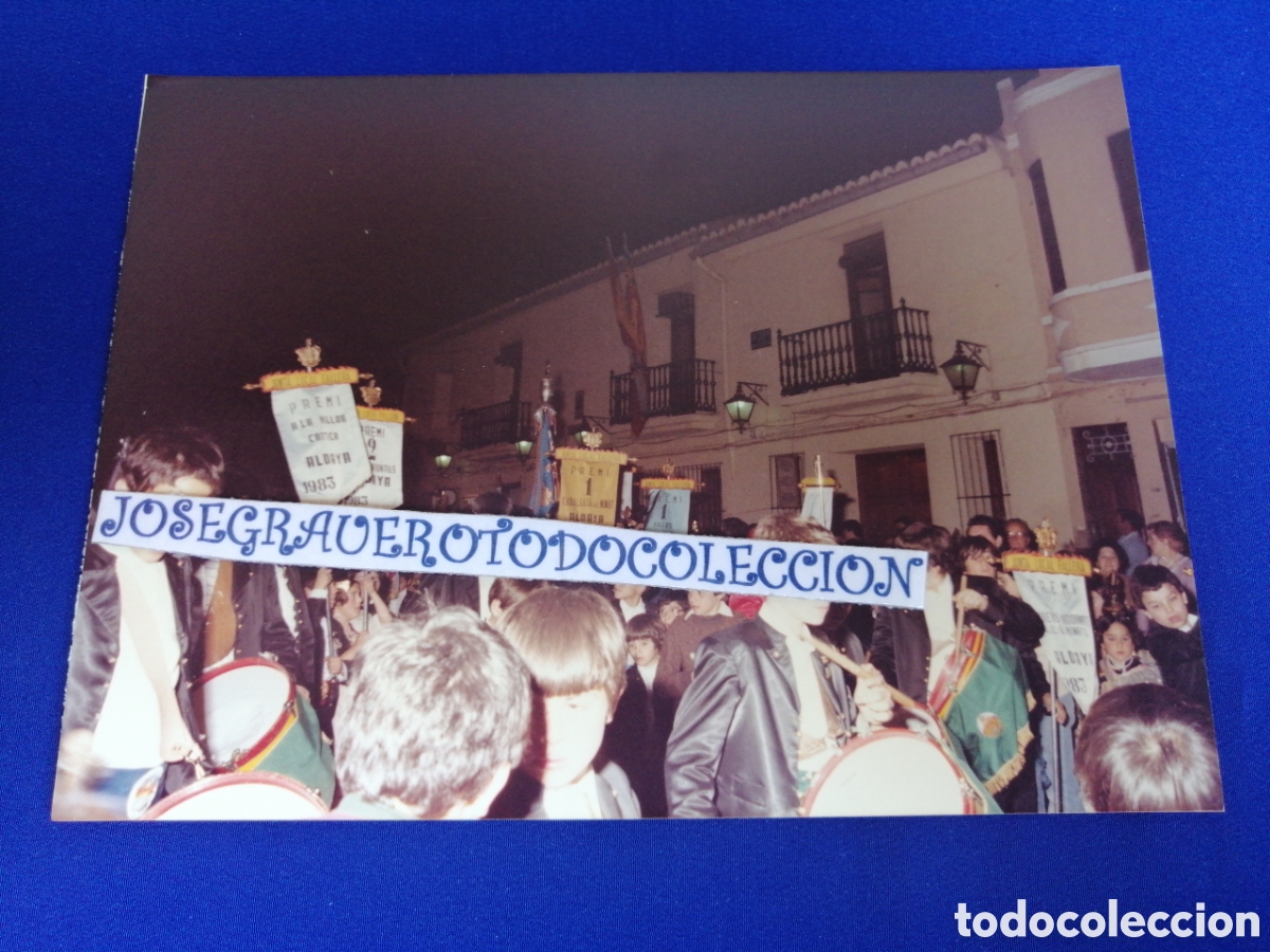 Fotograf&iacute;a antigua: FALLA LA SALETA (ALDAYA) 1983 BANDA DE CORNETAS Y TAMBORES RECOGIDA DE PREMIOS FOTOGRAF&Iacute;A ANTIGUA