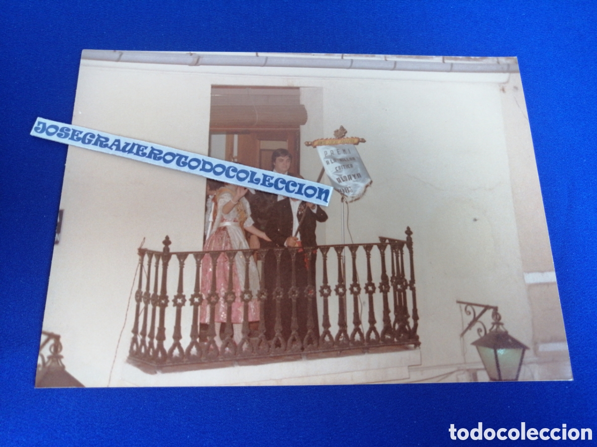 Fotograf&iacute;a antigua: FALLA LA SALETA (ALDAYA) 1983 FALLERA MAYOR ENTREGA DE PREMIOS ESTANDARTE MEJOR CRITICA FOTOGRAF&Iacute;A
