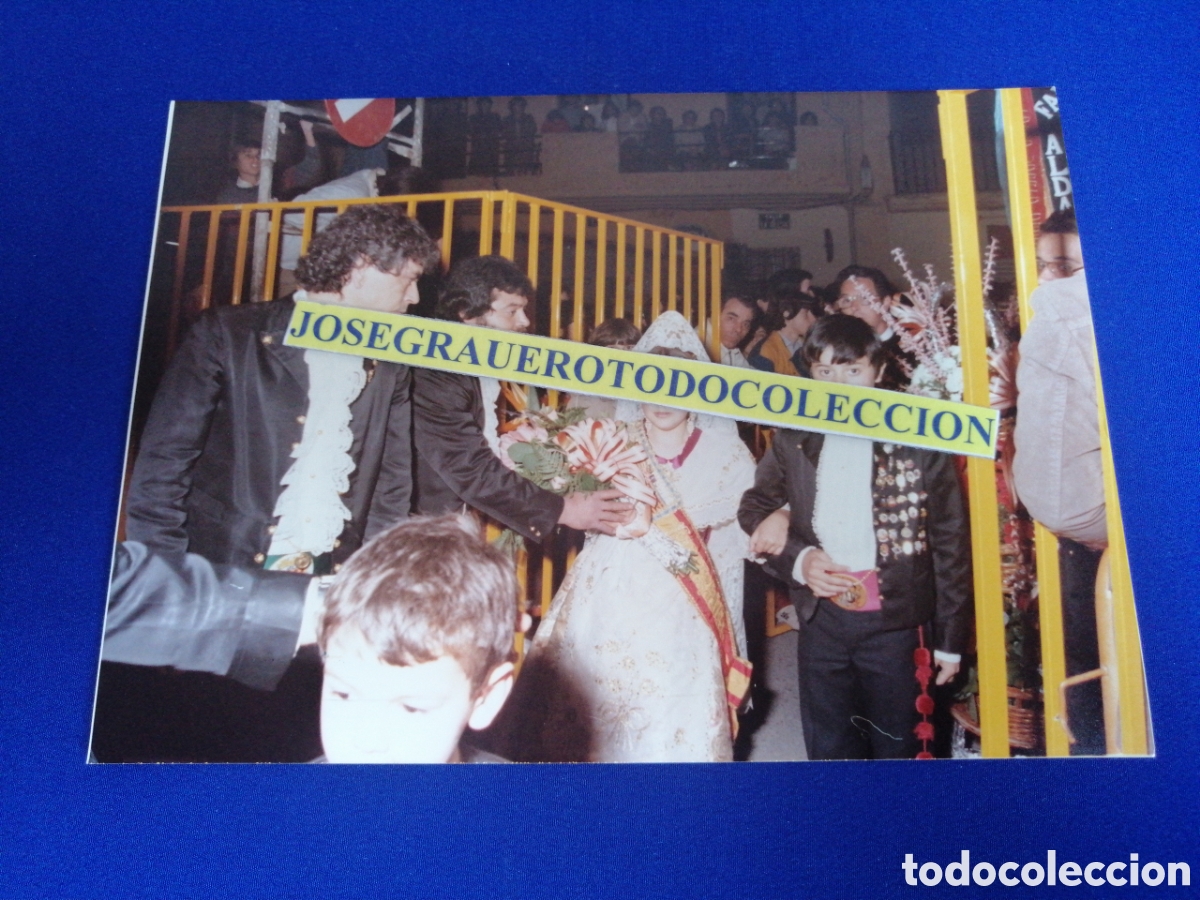 Fotograf&iacute;a antigua: FALLA LA SALETA (ALDAYA) 1983 FALLERA MAYOR INFANTIL Y PRESIDENTE OFRENDA VIRGEN FOTOGRAF&Iacute;A ANTIGUA