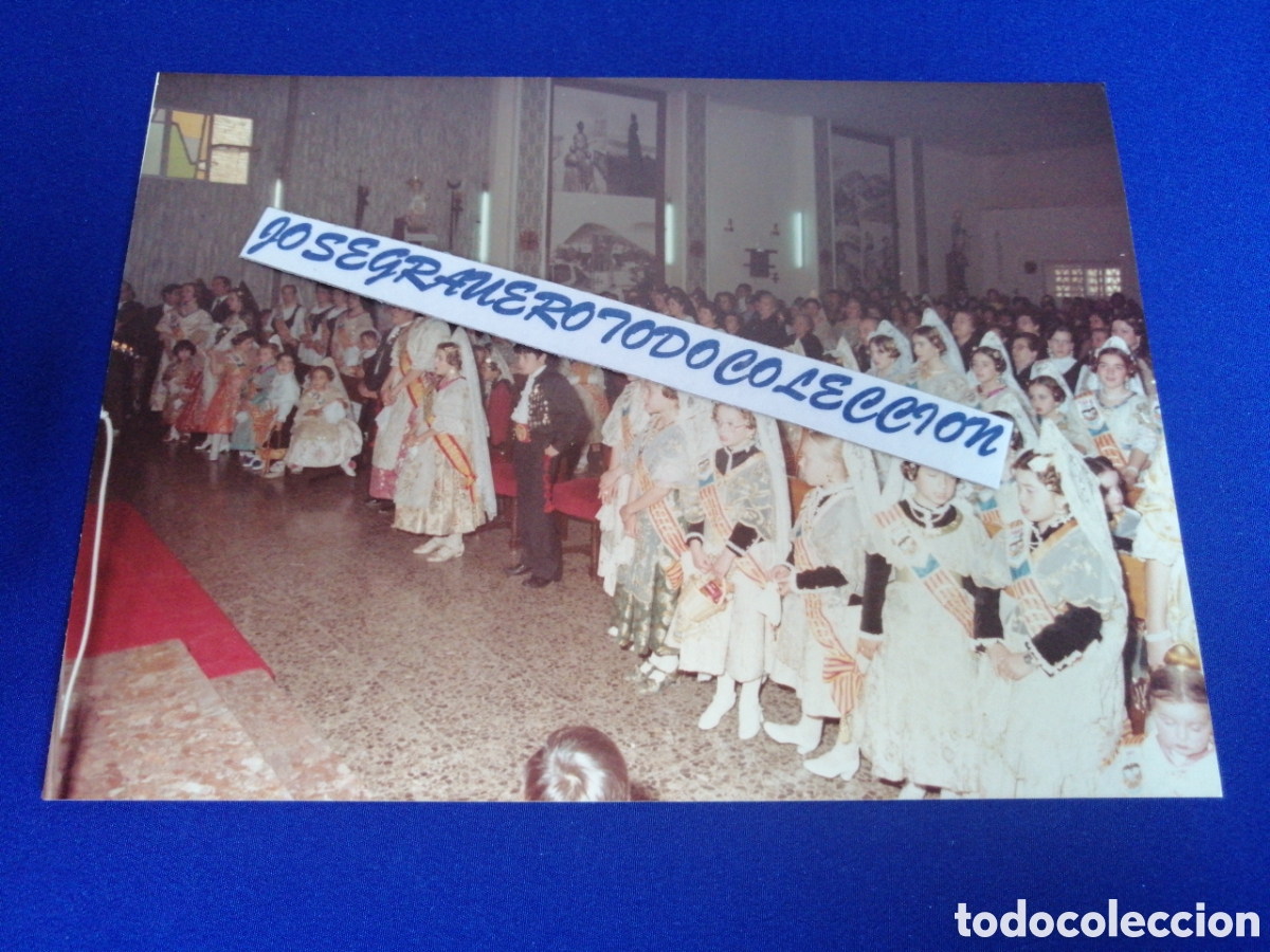 Fotografia antica: FALLA LA SALETA (ALDAYA) 1983 FALLERAS MAYORES - IGLESIA FOTOGRAF&Iacute;A ANTIGUA