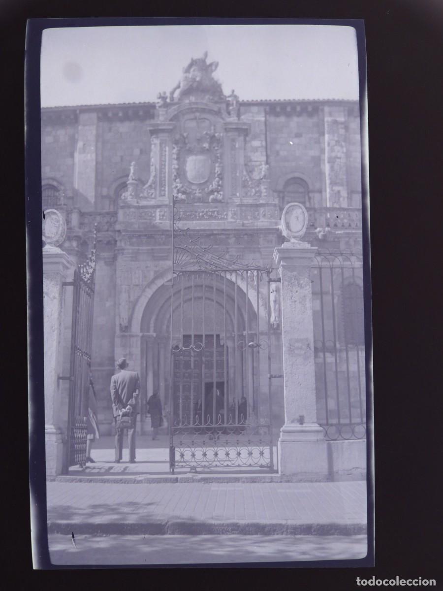 Antique Photography: LEON, PORTADA COLEGIATA SAN ISIDORO - CLICHE NEGATIVO EN CELULOIDE, c.1920-1930