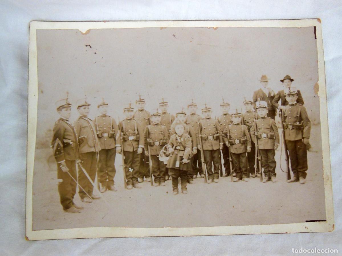 Fotografia antica: NI&Ntilde;OS CON UNIFORME MILITAR.