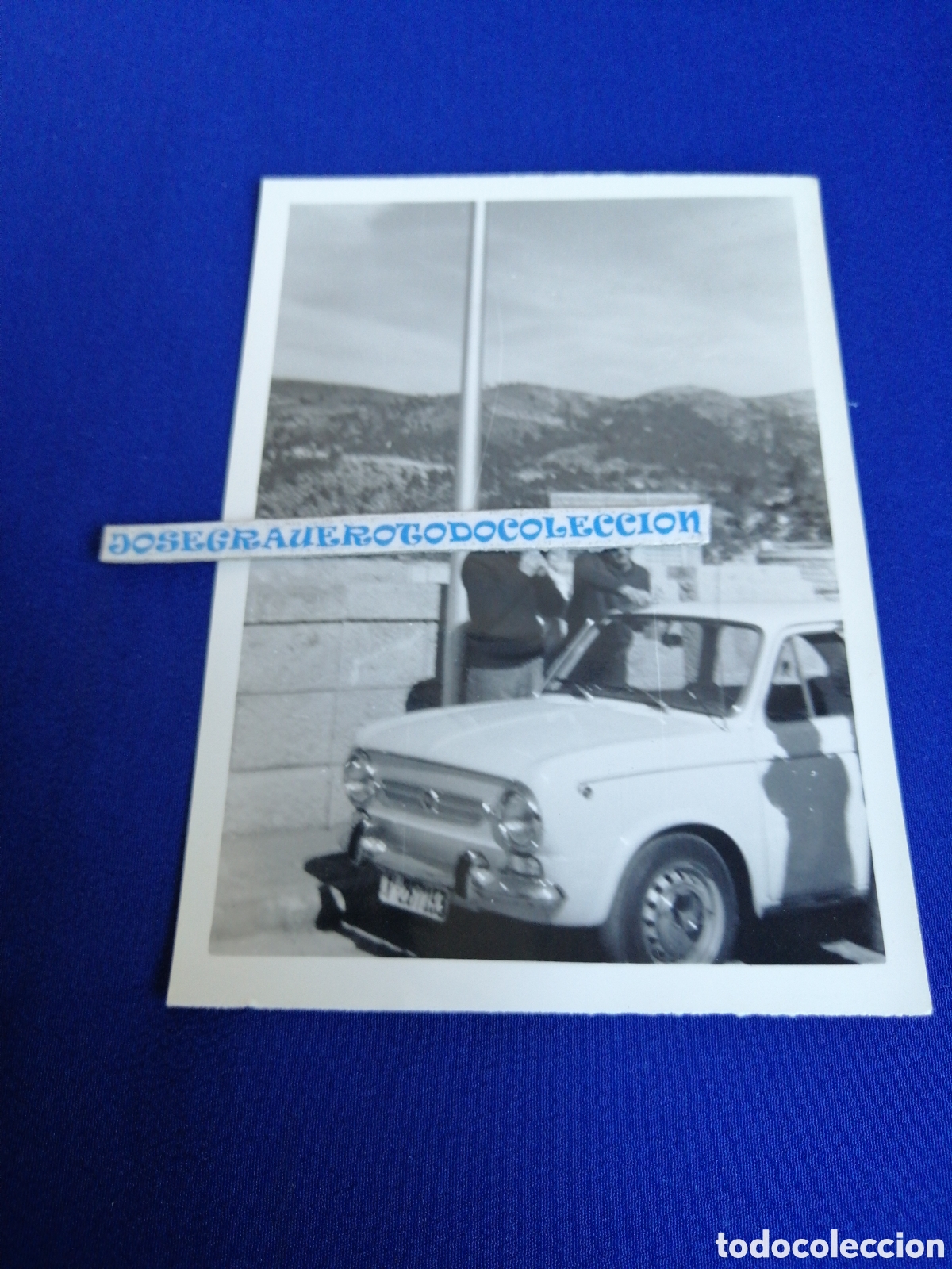Fotograf&iacute;a antigua: FIAT 850 CON MODELOS FOTOGRAF&Iacute;A ANTIGUA