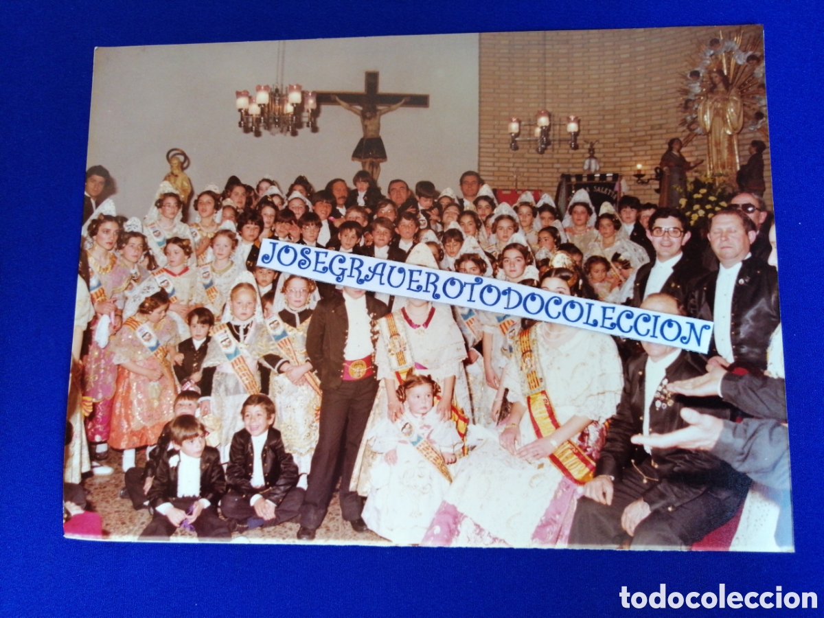 Fotografia antica: FALLA LA SALETA (ALDAYA) A&Ntilde;O 1983 IGLESIA FALLERA FALLERAS MAYORES Y PRESIDENTES FOTO