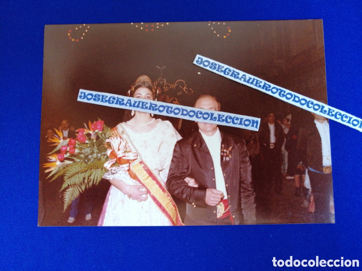 Fotograf&iacute;a antigua: FALLA LA SALETA (ALDAYA) A&Ntilde;O 1983 OFRENDA FALLERA FALLERA MAYOR Y PRESIDENTE FOTO