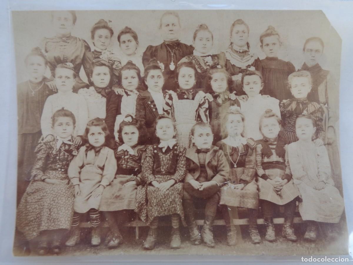 Antique Photography: FOTO ESCOLAR : NI&Ntilde;AS CON SU MAESTRA ( SRTA. RETERMEYER ) , SIGLO XIX