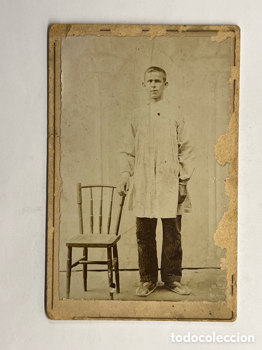Antique Photography: FOTOGRAF&Iacute;A.. El joven de pie.., junto a una silla de madera vieja&hellip; (fin siglo XIX)