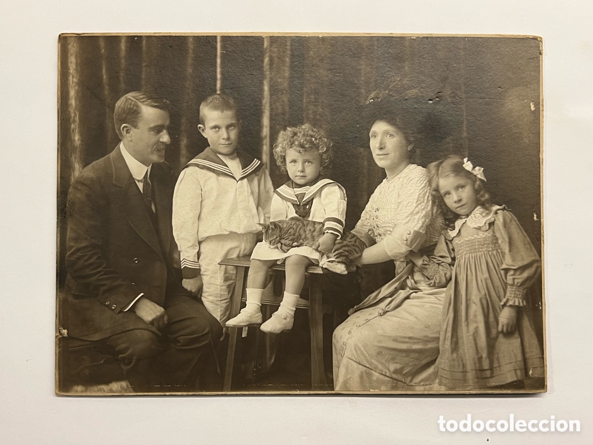 Fotografia antiga: FOTOGRAF&Iacute;A. La Familia Inglesa que ten&iacute;a un gato.. Hermosa estampa familiar de los a&ntilde;os veinte..