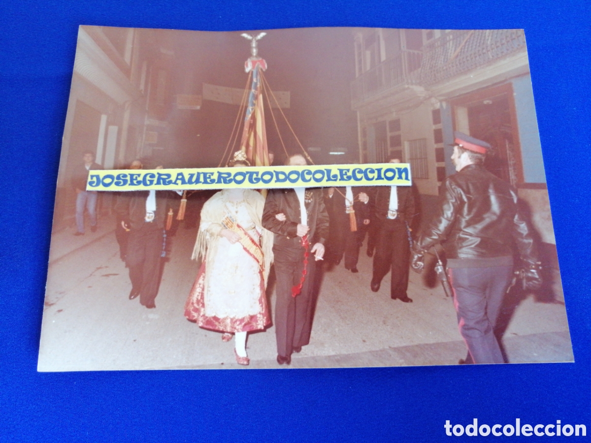Fotograf&iacute;a antigua: FALLA LA SALETA (ALDAYA) A&Ntilde;O 1982 - PROCESION REAL SE&Ntilde;ERA FALLERA MAYOR - POLICIA MUNICIPAL