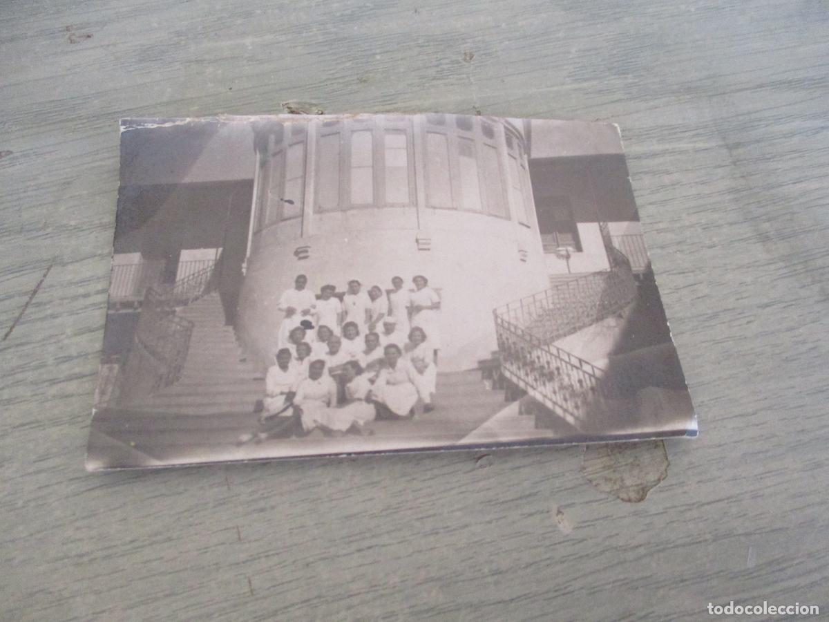 Fotografia antiga: PEQUE&Ntilde;A Y ANTIGUA FOTO DE : ENFERMERAS EN HOSPITAL DE JOS&Eacute; ANTONIO-1939--5.5 X 8.5 CM.-