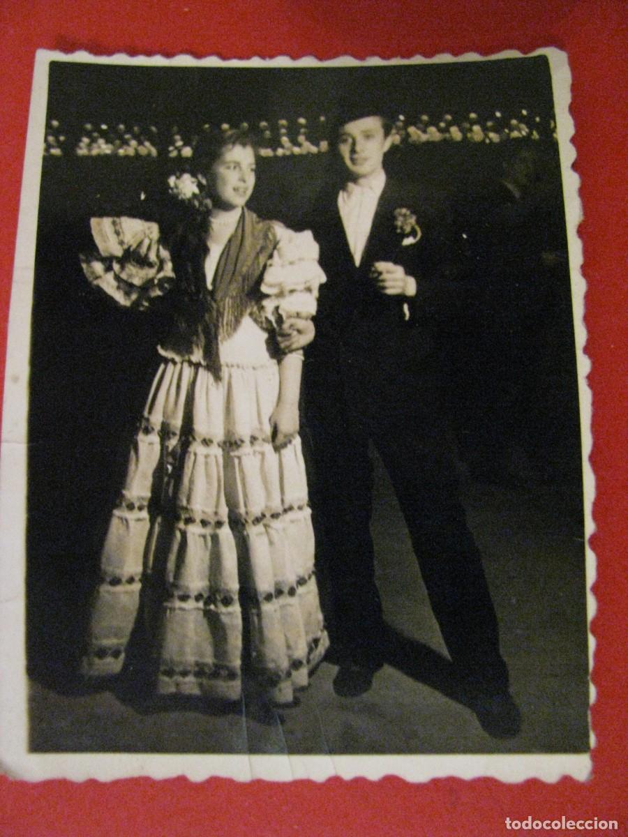 Fotografia antiga: FOTO DE UNOS J&Oacute;VENES, VESTIDOS FLAMENCO. 7,5X6 CM.