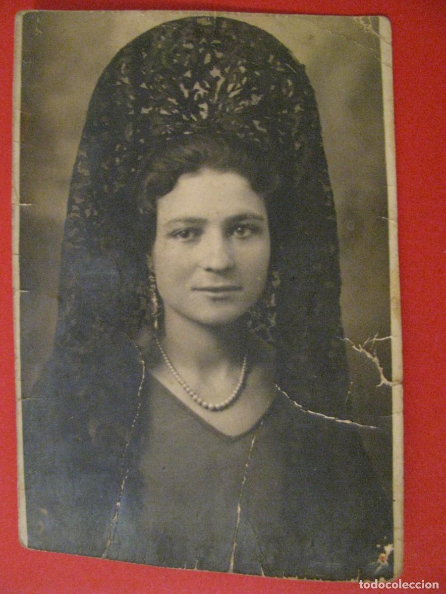 Antique Photography: PEQUE&Ntilde;A FOTO DE UNA MUJER CON MANTILLA. 12X8,5 CM.