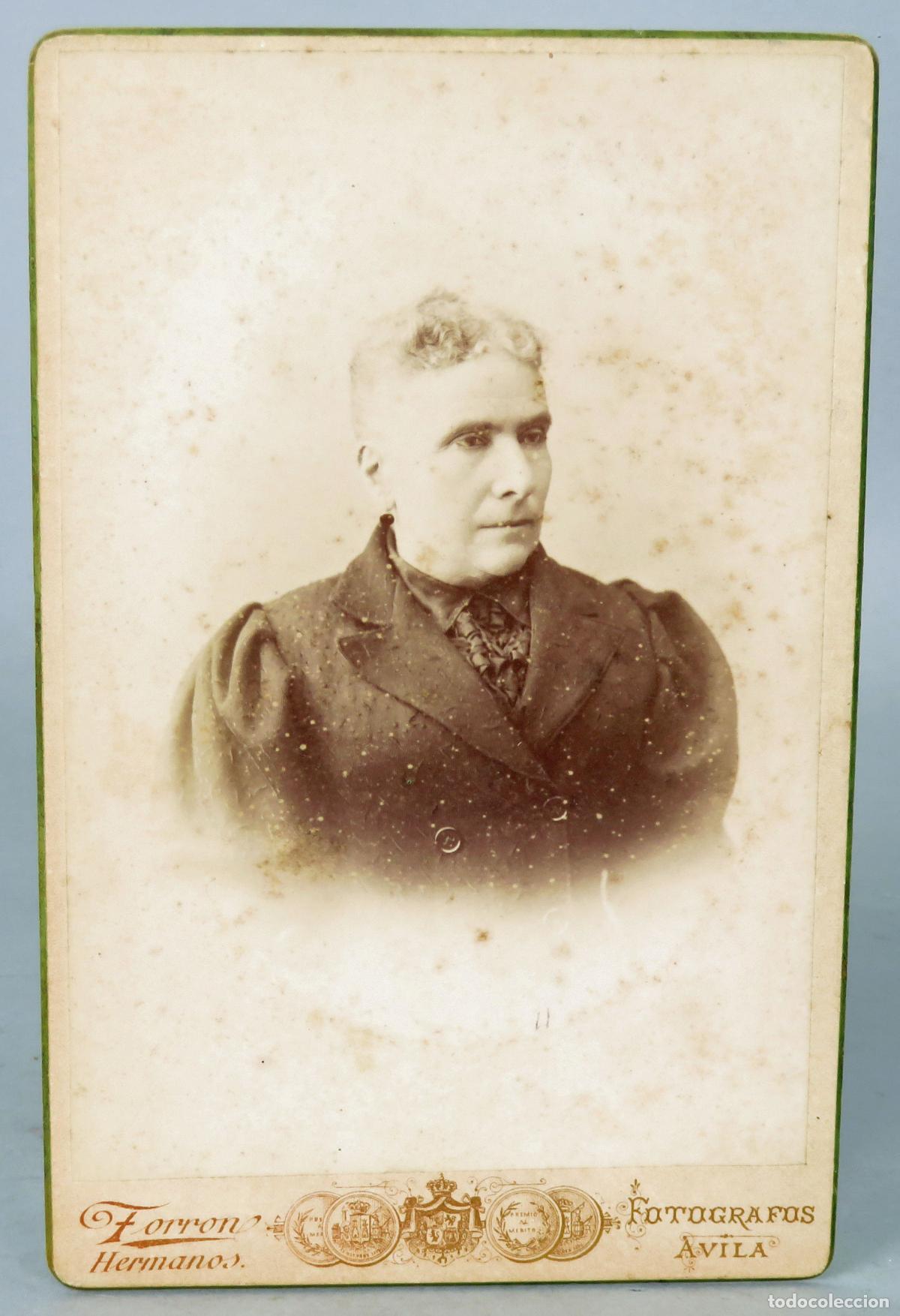 Fotografia antica: Fotograf&iacute;a cabinet retrato anciana abrigo Torr&oacute;n Hermanos Avila hacia 1890 S XIX