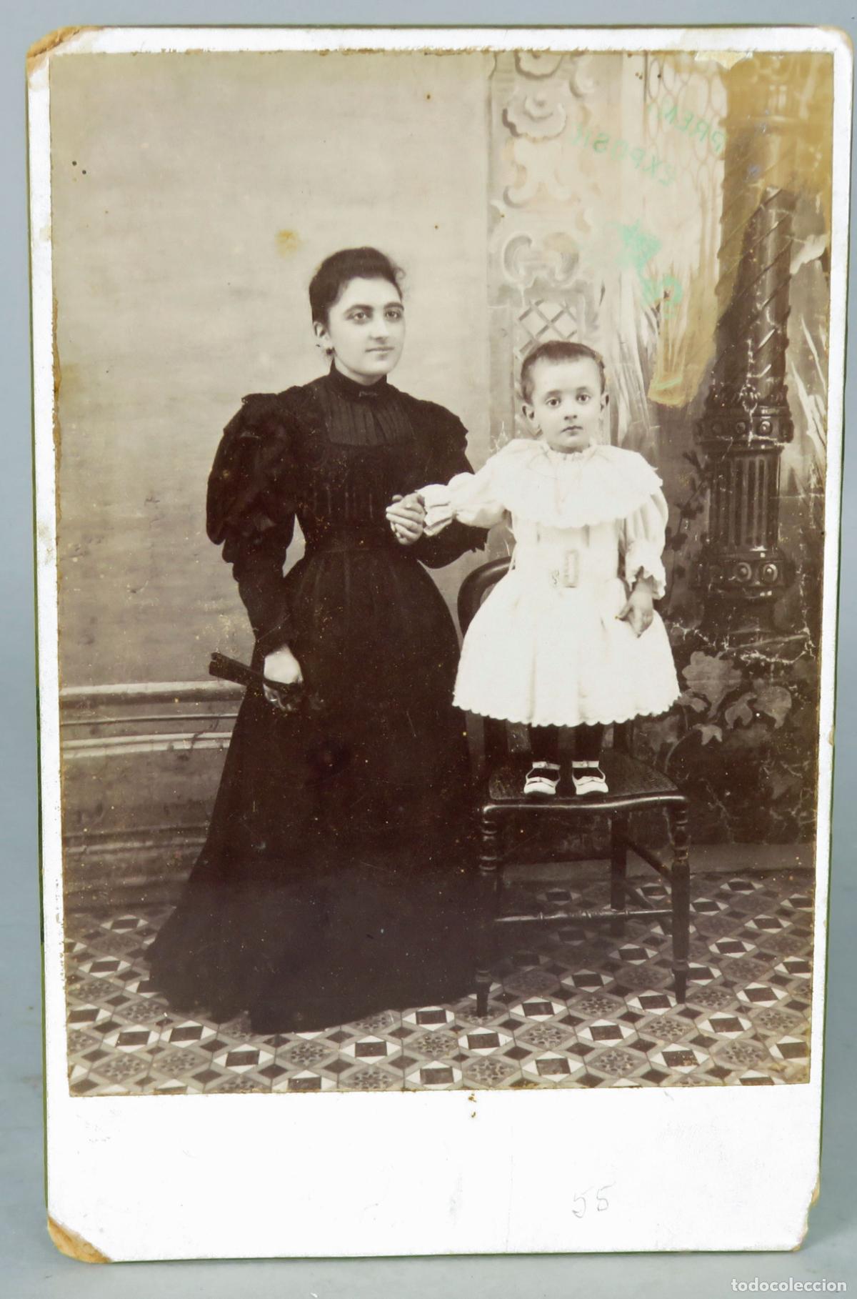 Fotografia antica: Fotograf&iacute;a cabinet dama moda posando con ni&ntilde;o Gregorio Garc&iacute;a Comillas hacia 1895 S XIX