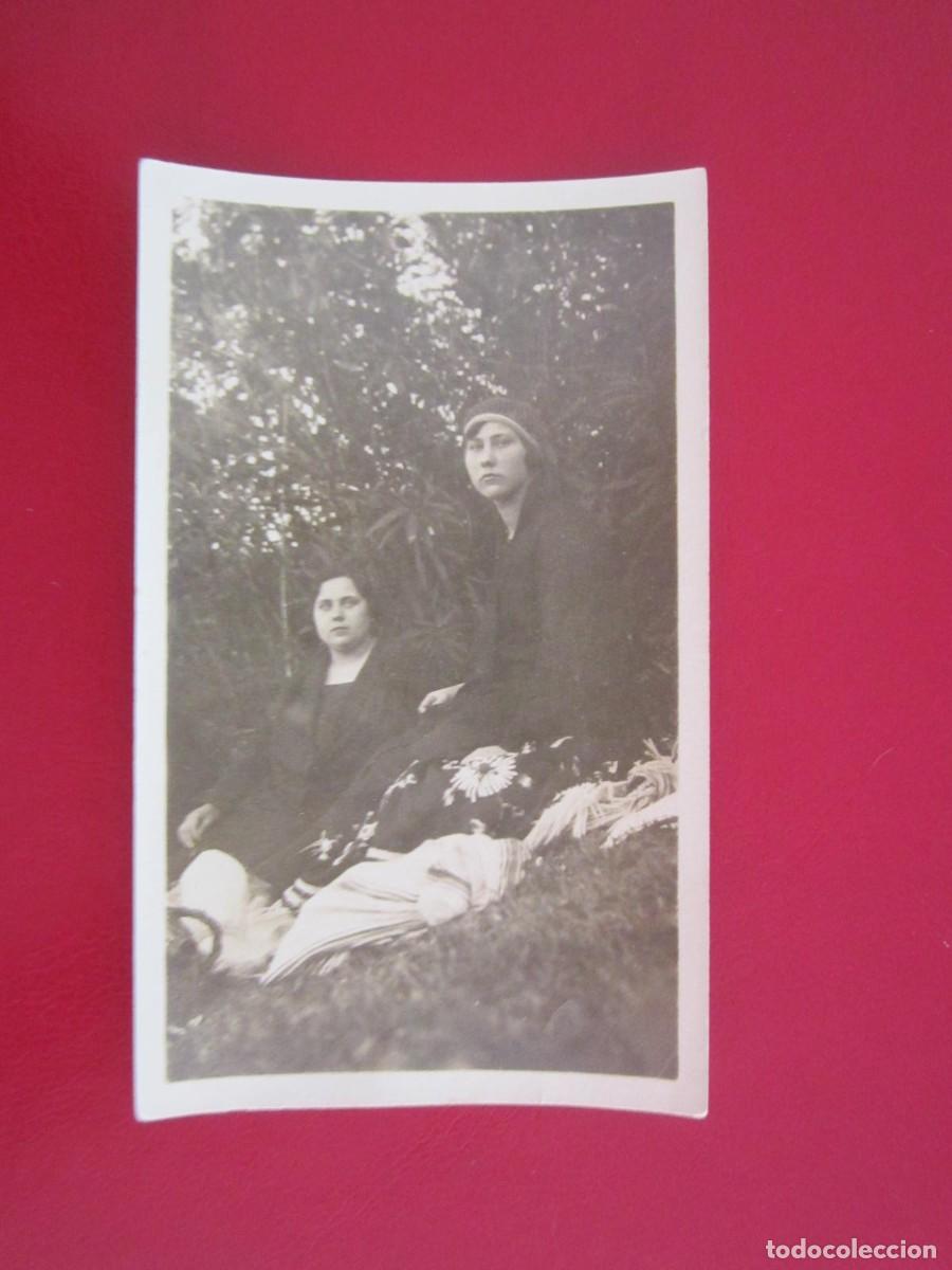 Fotografia antica: FOTO ANTIGUA CHICAS EN EL CAMPO A&Ntilde;OS 20