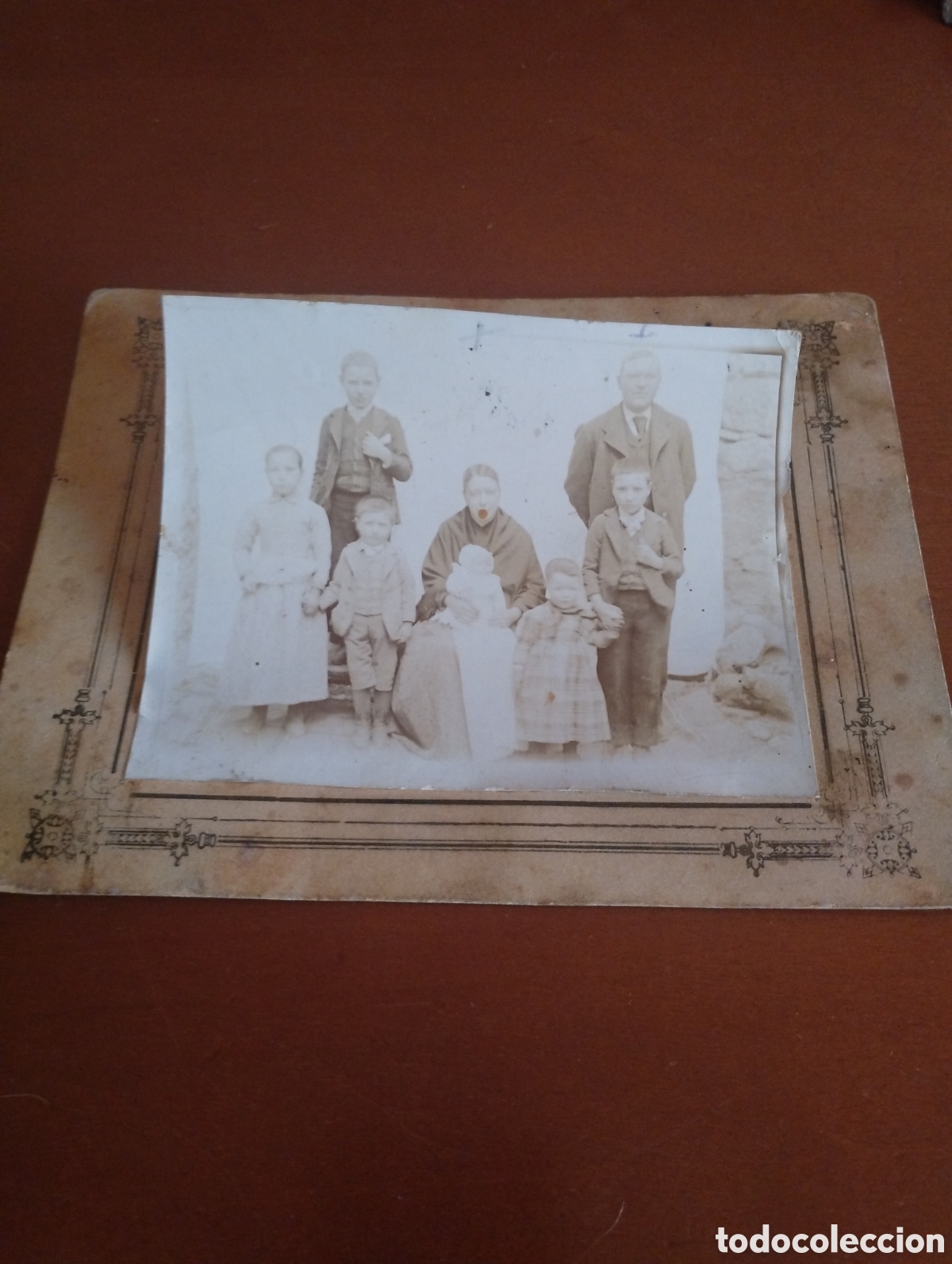 Fotografia antica: Fotograf&iacute;a familiar de siete miembros, padre madre y cinco Hijos