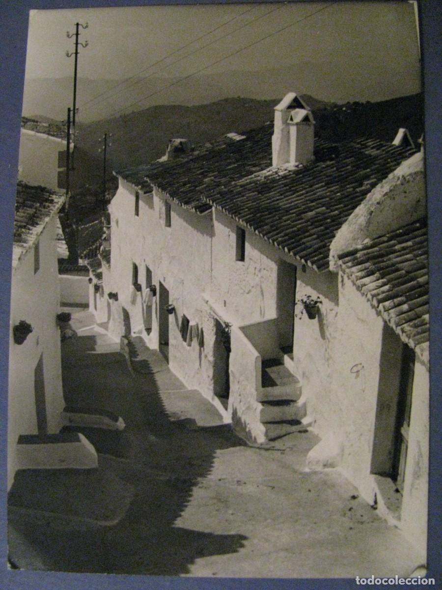 Fotografia antica: FOTO DE LOS A&Ntilde;OS 70. 10,5X7,5 CM. SIN IDENTIFICAR EL LUGAR.