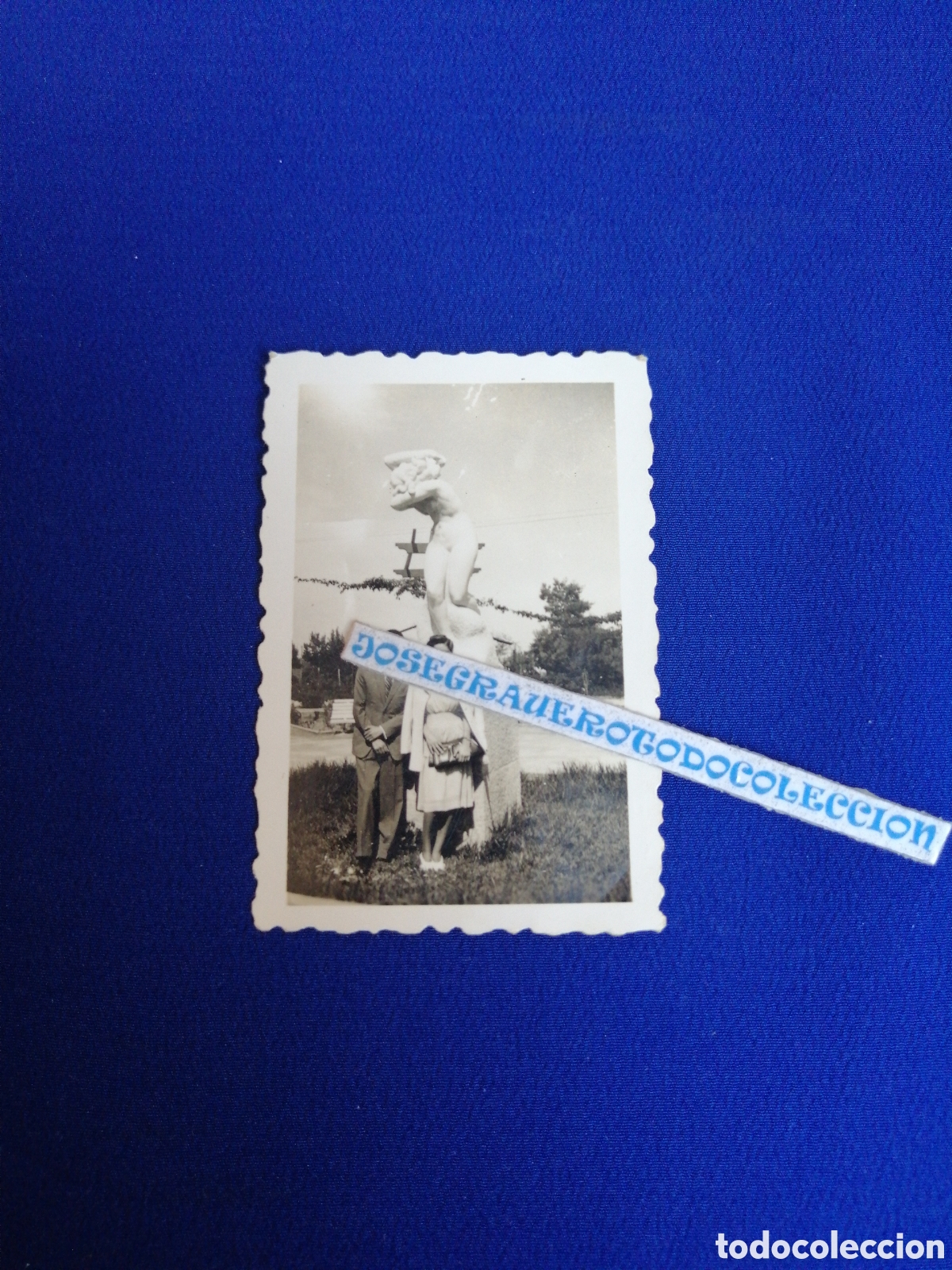 Photographie ancienne: MODELOS POSANDO CON ESCULTURA JARD&Iacute;N A&Ntilde;O 1942 FOTOGRAF&Iacute;A ANTIGUA