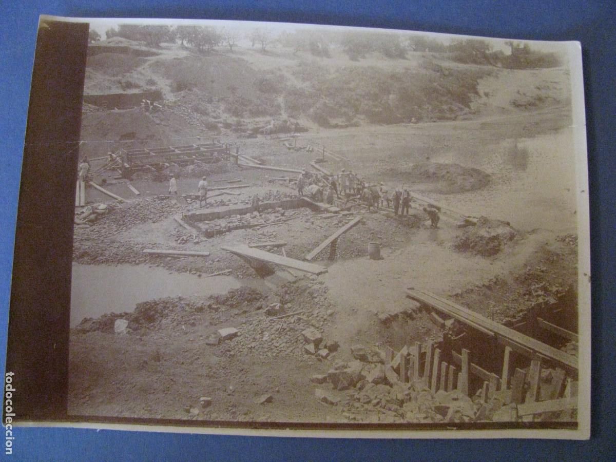 Fotograf&iacute;a antigua: ANTIGUA FOTO DE LA CONSTRUCCI&Oacute;N DE UN PUENTE. SIN LOCALIZAR. 17X13 CM.
