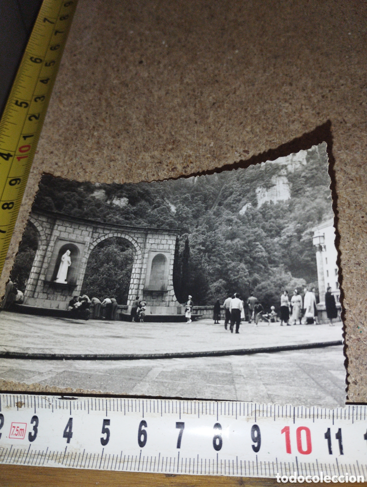 Fotografia antiga: Fotograf&iacute;a de la plaza de la Bas&iacute;lica de Montserrat a&ntilde;os 50