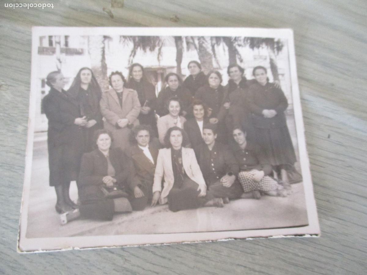 Fotografia antiga: ANTIGUA FOTO DE: GRUPO DE SE&Ntilde;ORAS - S/F, NI OTROS DATOS- 7 X 8.5 CM