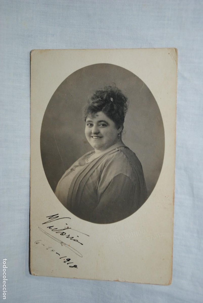Antique Photography: SE&Ntilde;ORA MUY CONTENTA Y A GUSTO .