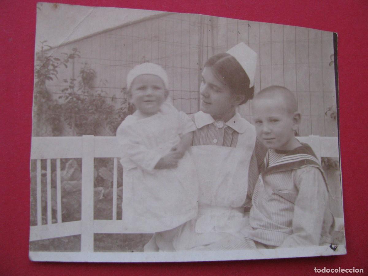 Photographie ancienne: ANTIGUA FOTO DE UNA MUJER CON NI&Ntilde;OS. DETR&Aacute;S ESCRITA 1915. SIN DATOS. 11X9 CM.