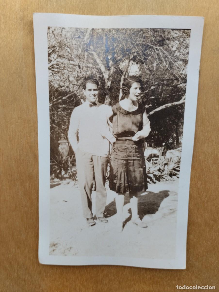 Fotografia antica: Fotograf&iacute;a antigua de una joven pareja. A&ntilde;os 20-30