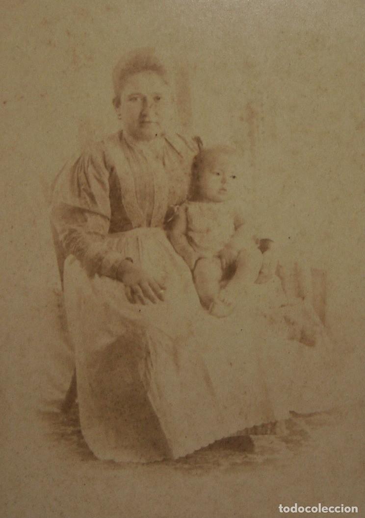 Fotografia antica: Antigua fotograf&iacute;a de alb&uacute;mina. Hacia 1870. (17 x 11 cm)
