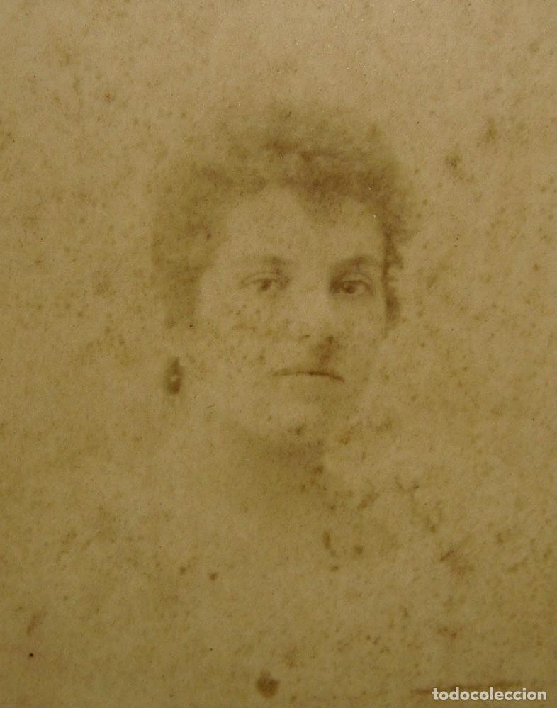 Fotografia antica: Antigua fotograf&iacute;a de alb&uacute;mina. Hacia 1880. Fot&oacute;grafo E. BEAUCHY - Sevilla. (16 x 11 cm)