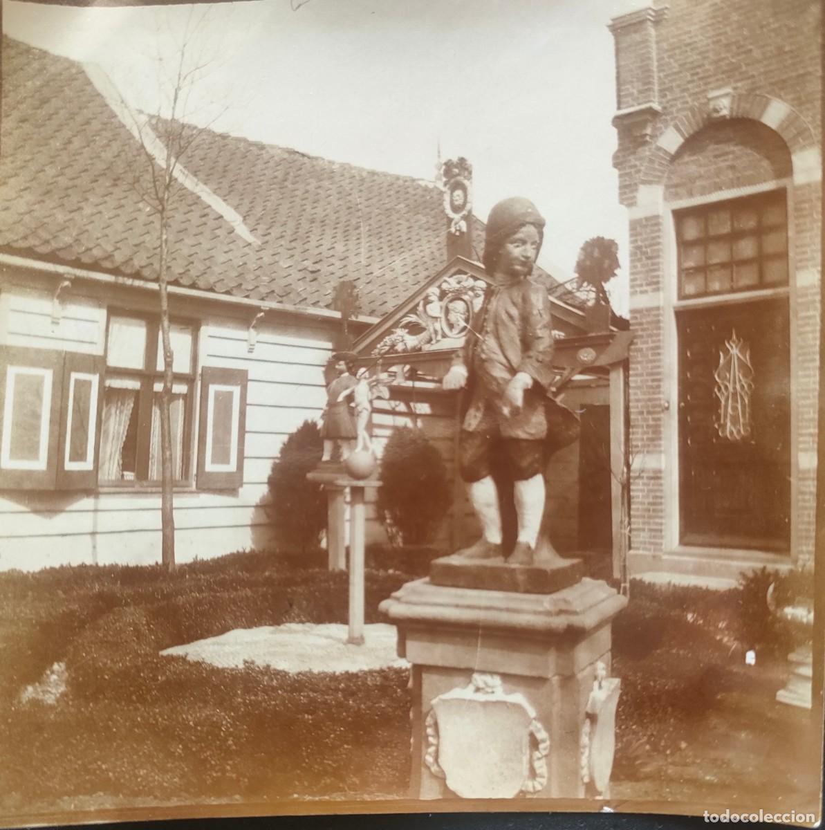 Fotografia antica: ALBUMINA HOLANDA FIGURA Y FUENTE TAMA&Ntilde;O 9 X 9 CM.