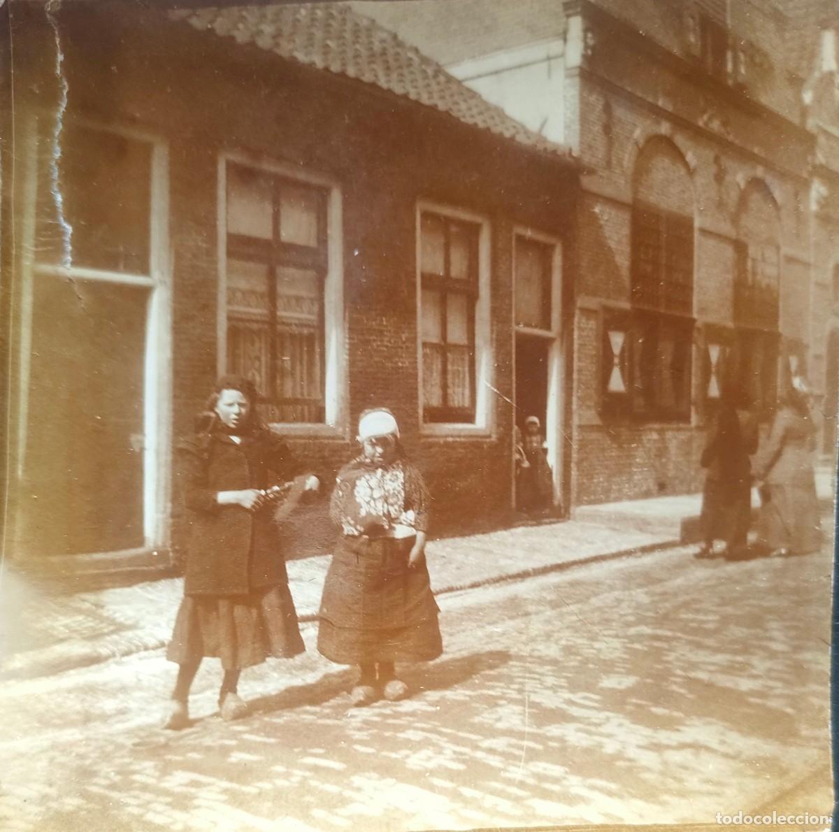 Fotografia antica: ALBUMINA HOLANDA PERSONAJES EN LA CALLE TAMA&Ntilde;O 9 X 9 CM.