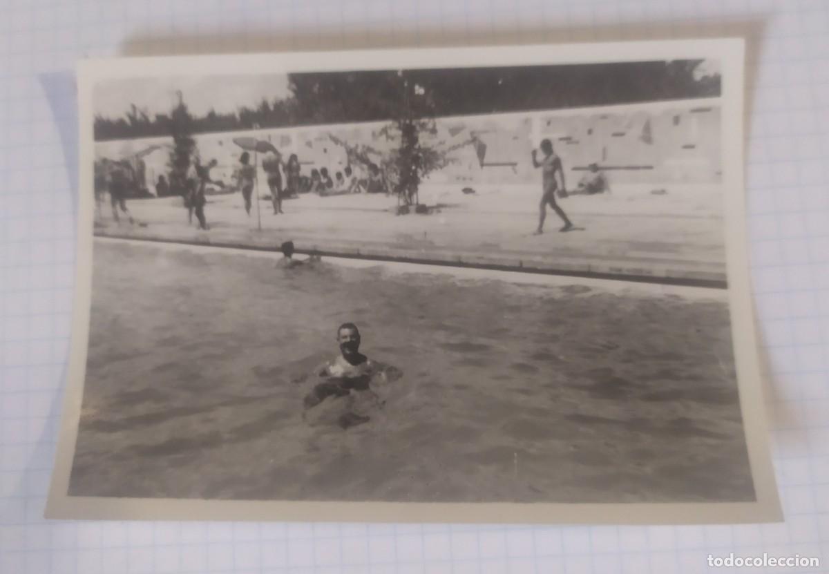 Fotografia antica: Fotograf&iacute;a de piscina nudista, a&ntilde;o 1960, 10 x 7 cm