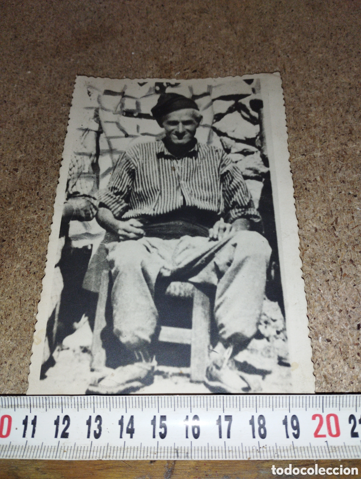 Fotografia antica: Antigua fotograf&iacute;a de un abuelo de los a&ntilde;os 20 con ropa t&iacute;pica de la &eacute;poca