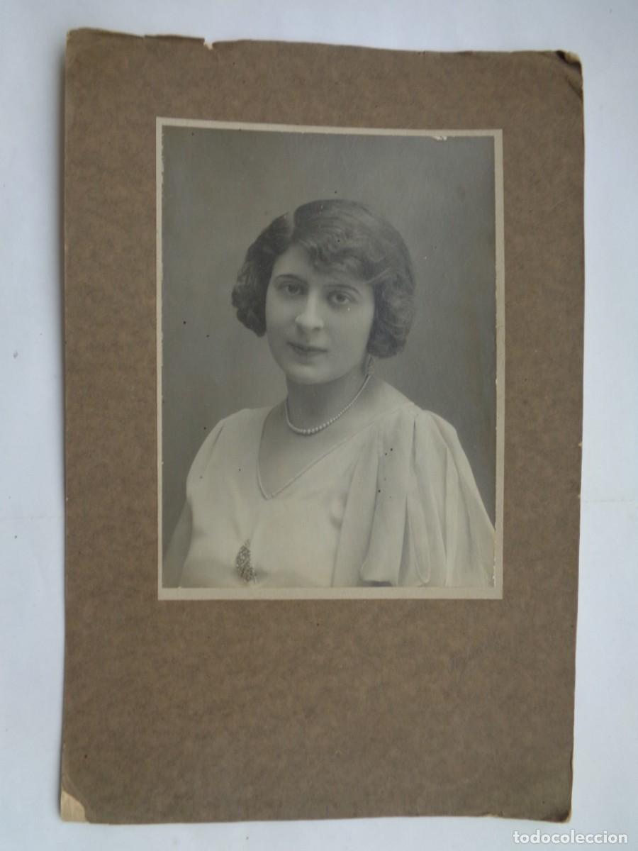 Antique Photography: PRECIOSA FOTO DE ESTUDIO DE SE&Ntilde;ORITA, PRINCPIOS DE SIGLO. DE ARENAS ( FIRMADA ) .. 24.5 X 36,5 CM