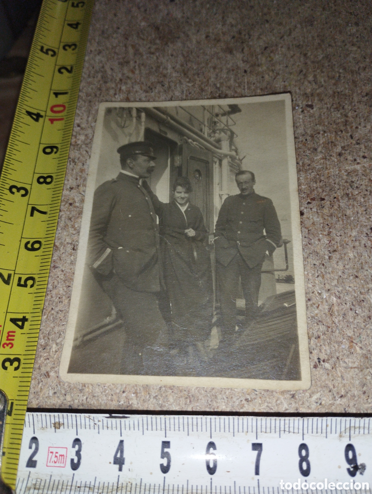 Antique Photography: Fotograf&iacute;a de dos militares y una mujer