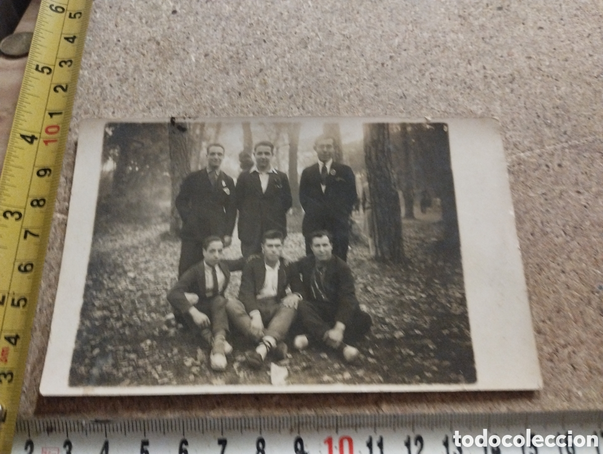 Antique Photography: Fotograf&iacute;a de amigos en el bosque