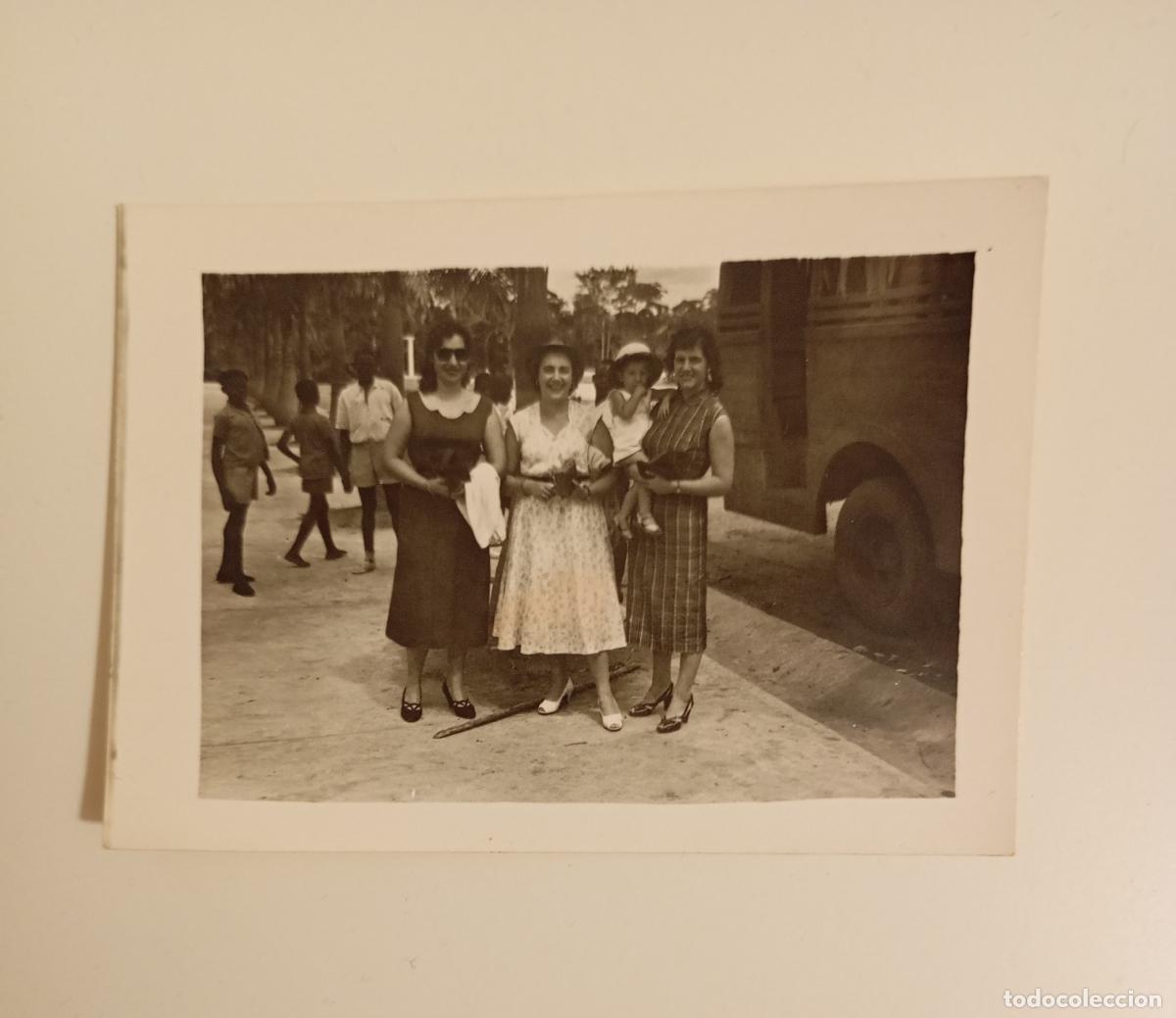 Fotografia antica: ANTIGUA FOTOGRAF&Iacute;A MUJERES JUNTO A UN AUTOB&Uacute;S. TDKP21K