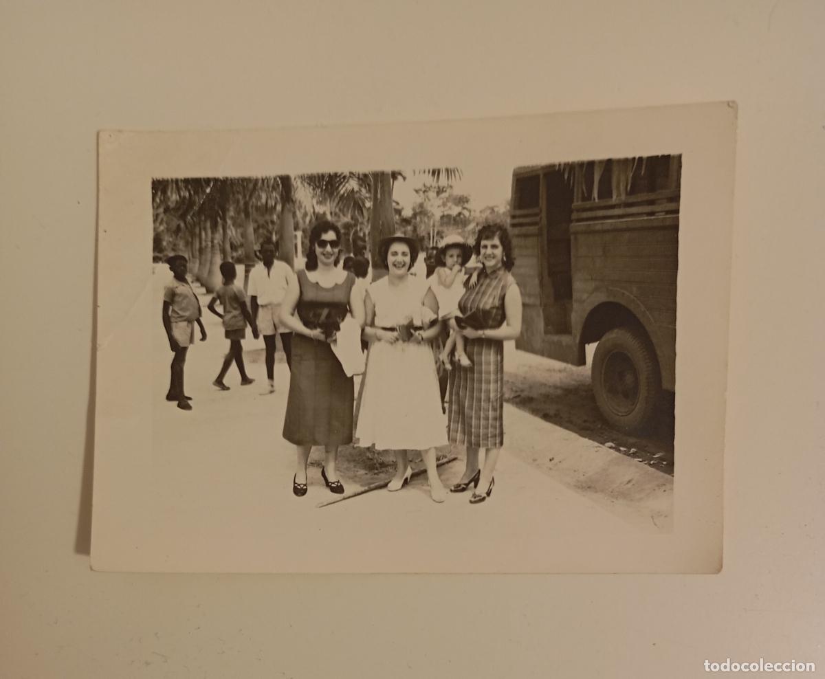 Fotografia antica: ANTIGUA FOTOGRAF&Iacute;A MUJERES JUNTO A UN AUTOB&Uacute;S. TDKP21K