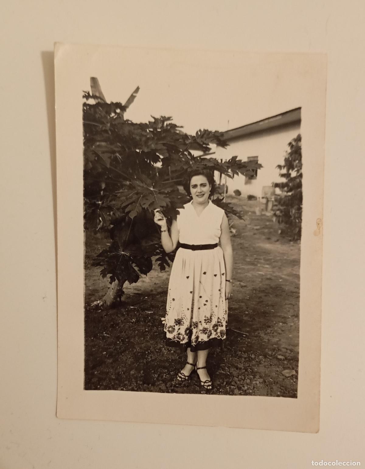Fotografia antica: ANTIGUA FOTOGRAF&Iacute;A MUJER JUNTO A UN &Aacute;RBOL. TDKP21K