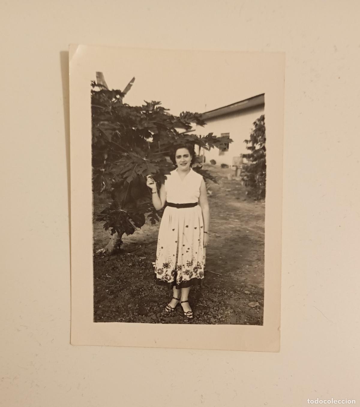 Fotografia antica: ANTIGUA FOTOGRAF&Iacute;A MUJER JUNTO A UN &Aacute;RBOL. TDKP21K