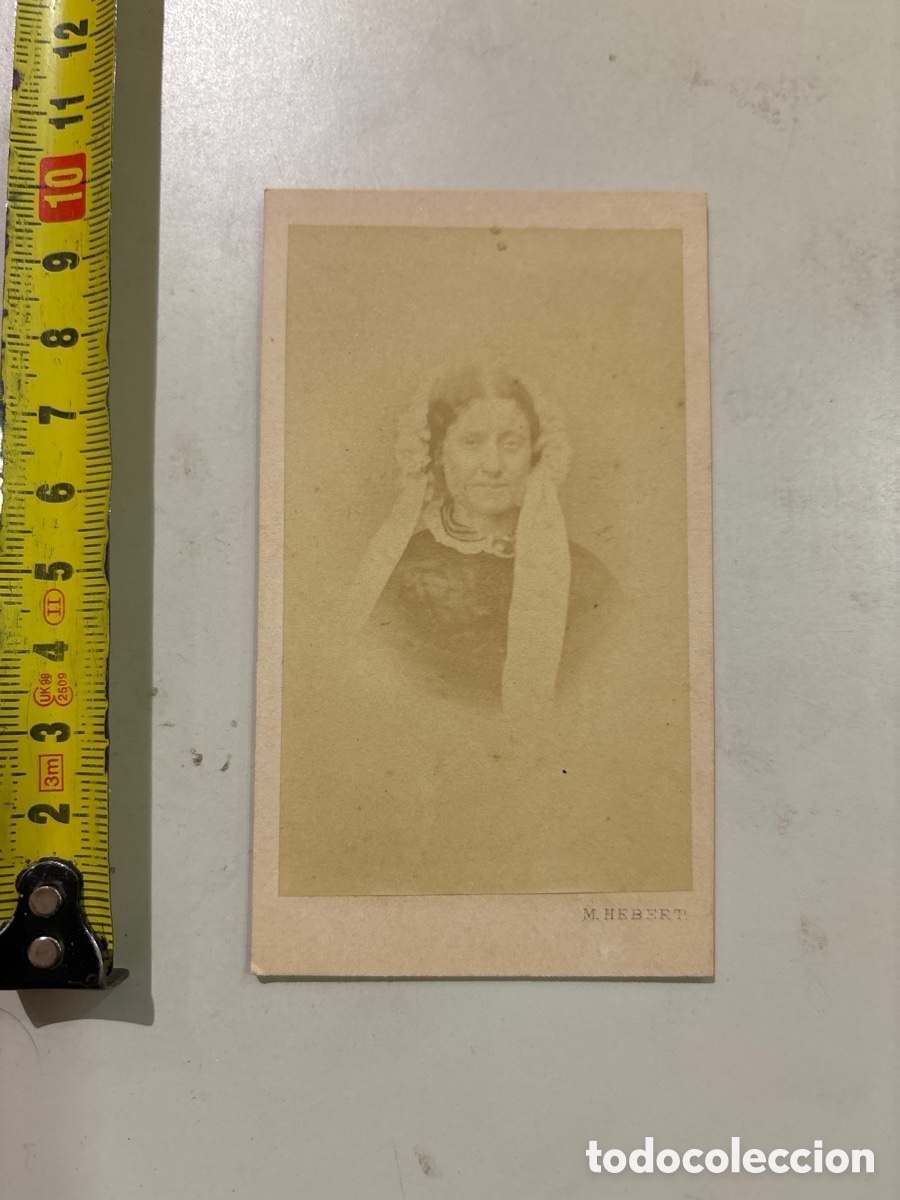 Fotografia antiga: FOTO ALBUMINA. LA ABUELA, CONCEPCI&Oacute;N LL., M. DE HEBERT, FOTOGRAFO. GALERIA DE CRISTALES.